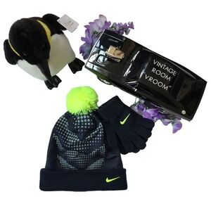 Nike NWOT Beanie with Gloves Set Youth OS (8/20)